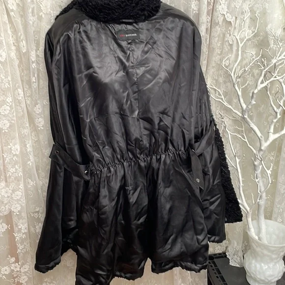 Deep Black Persian Cape Coat. Like Brand New 💕 - Picture 6 of 12